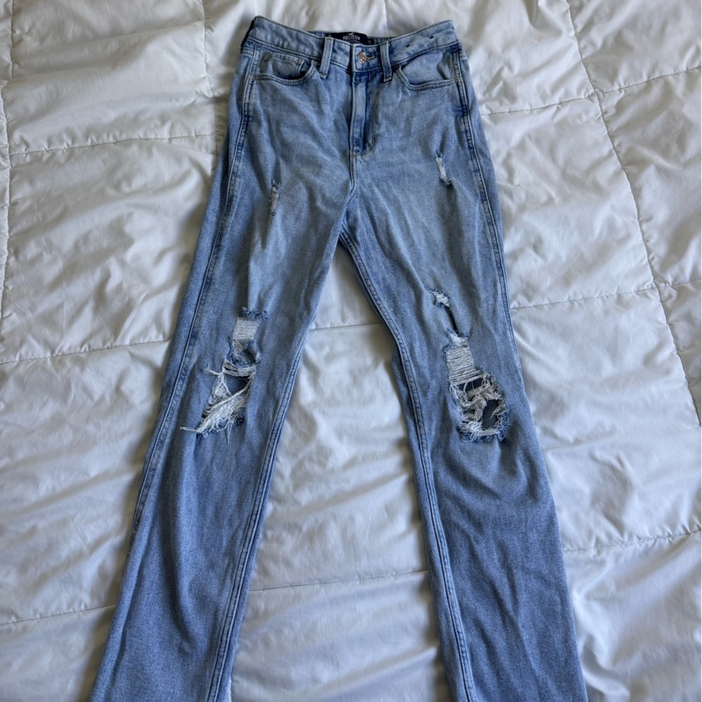 Women’s Hollister High rise mom jeans!